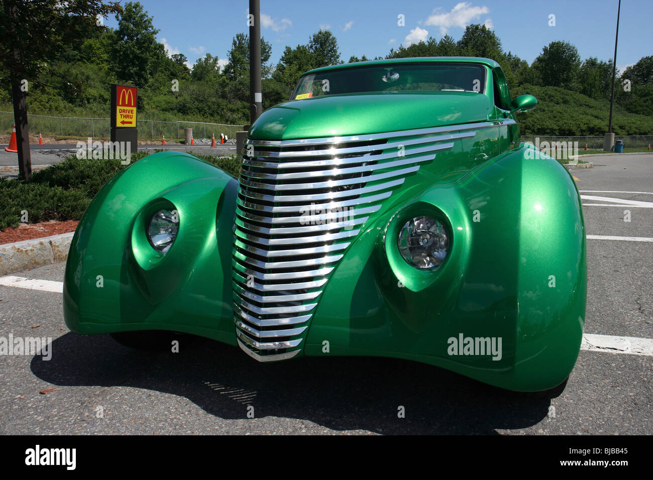 Un materiale metallico-verde asta a caldo con una grande griglia della calandra, Warners, Stati Uniti d'America Foto Stock