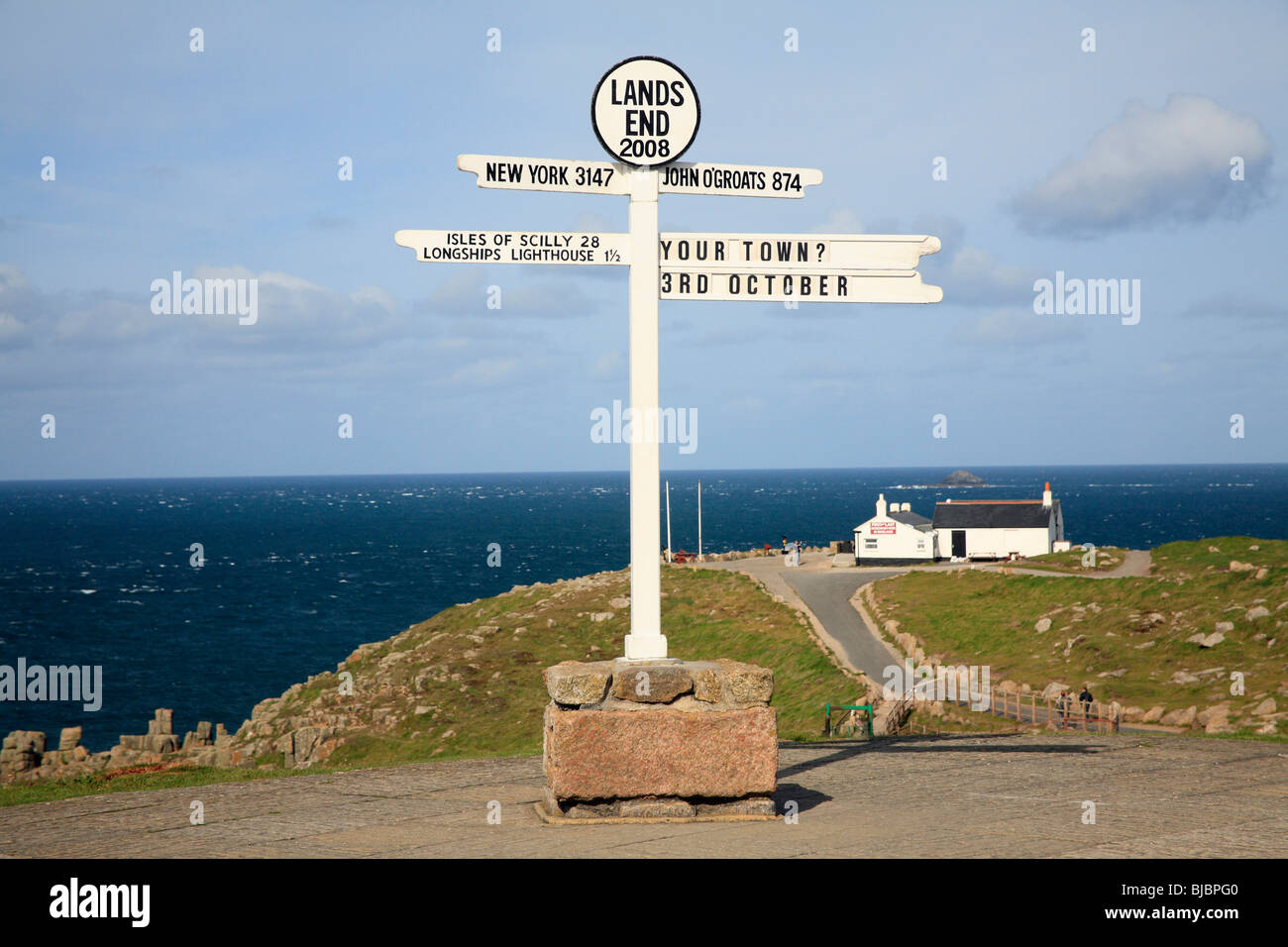 Land's End, cartello al punto più occidentale, Cornwall, Regno Unito Foto Stock