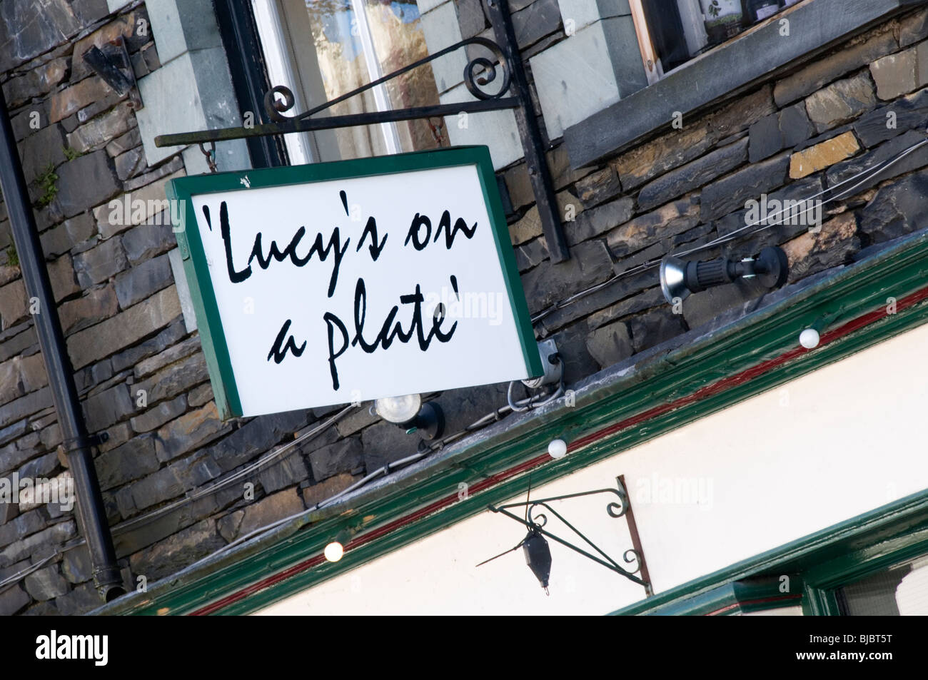 Segno per Lucy, su una piastra sala da tè cafe, ambleside, cumbria, England, Regno Unito Foto Stock
