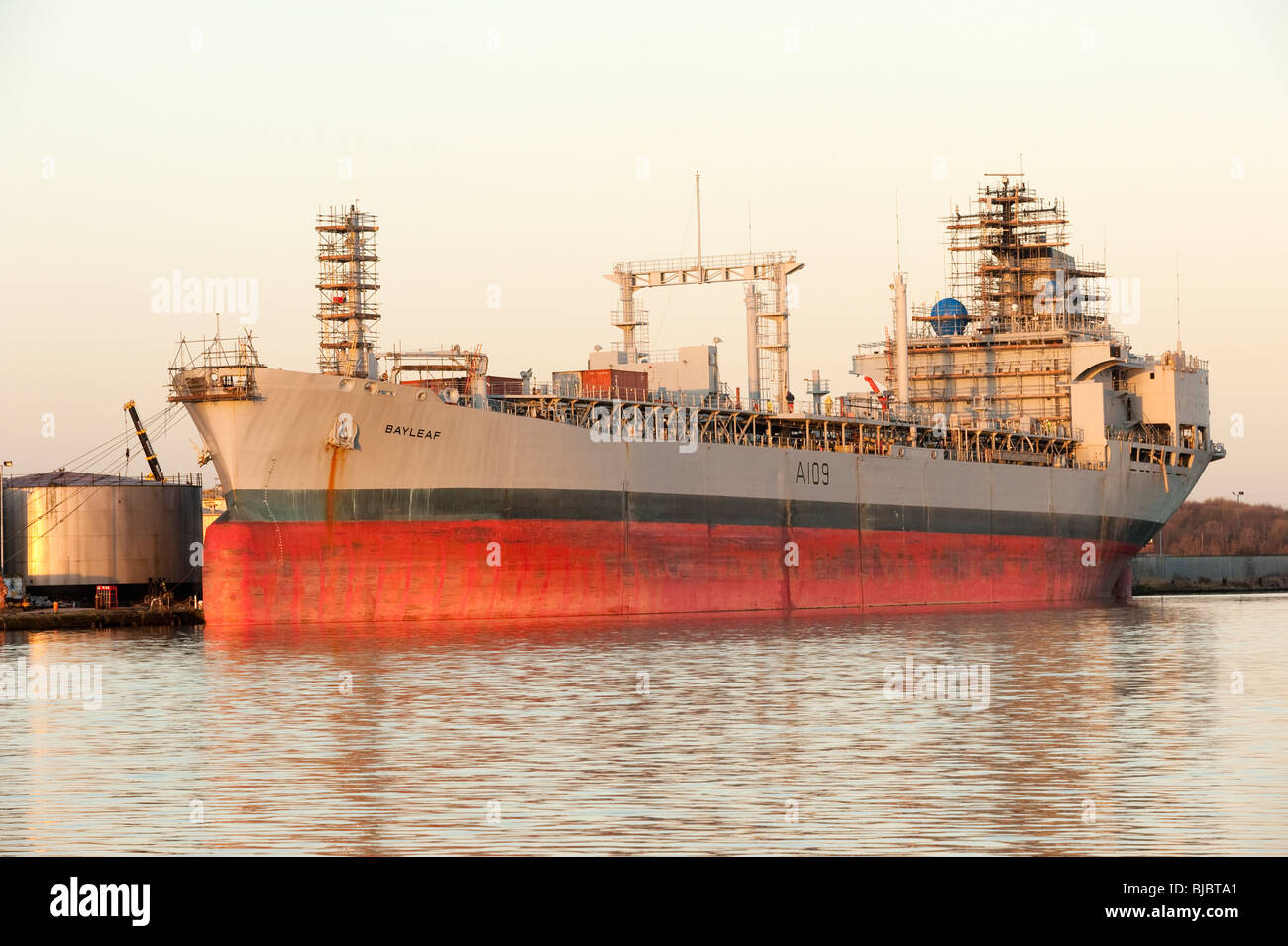 Nave chiamata Bayleaf Il ponteggio con su durante il ricondizionamento Foto Stock