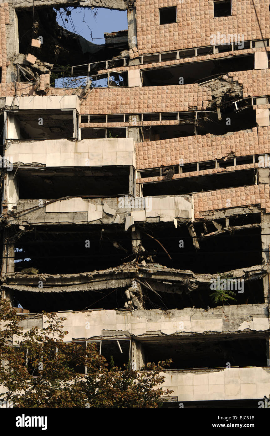 Repubblica di Serbia. Belgrado. Gli edifici del governo distrutta durante i bombardamenti della NATO della Jugoslavia guerra. Foto Stock
