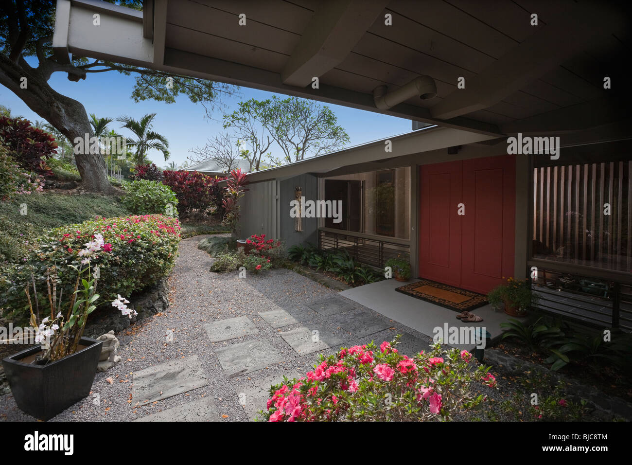 Esterno della casa con la porta di ingresso. Foto Stock