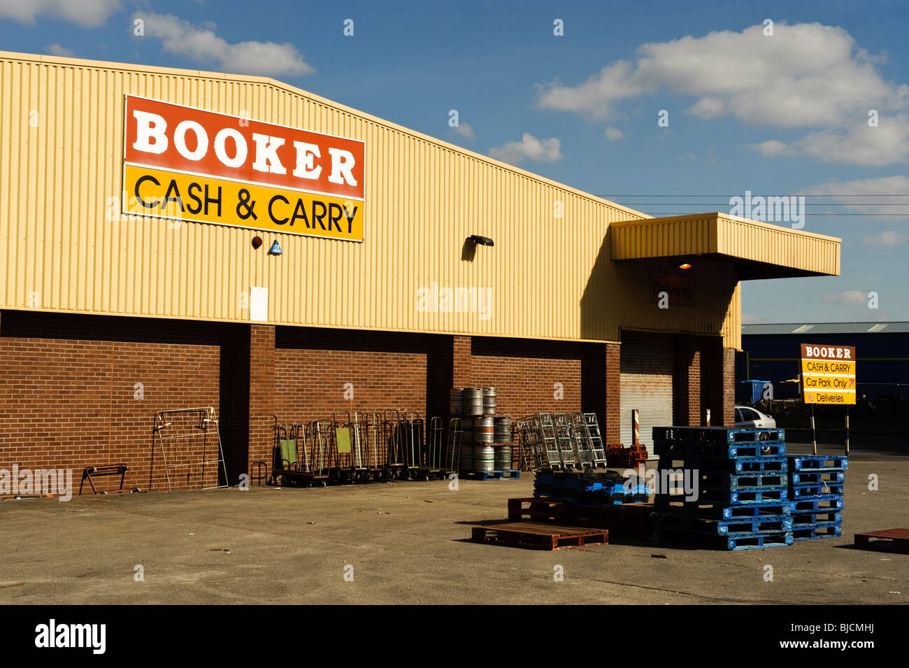 Booker Cash and Carry ingrosso sconto negozio di alimentari, Glanyrafon Industrial Estate, Aberystwyth Wales UK Foto Stock