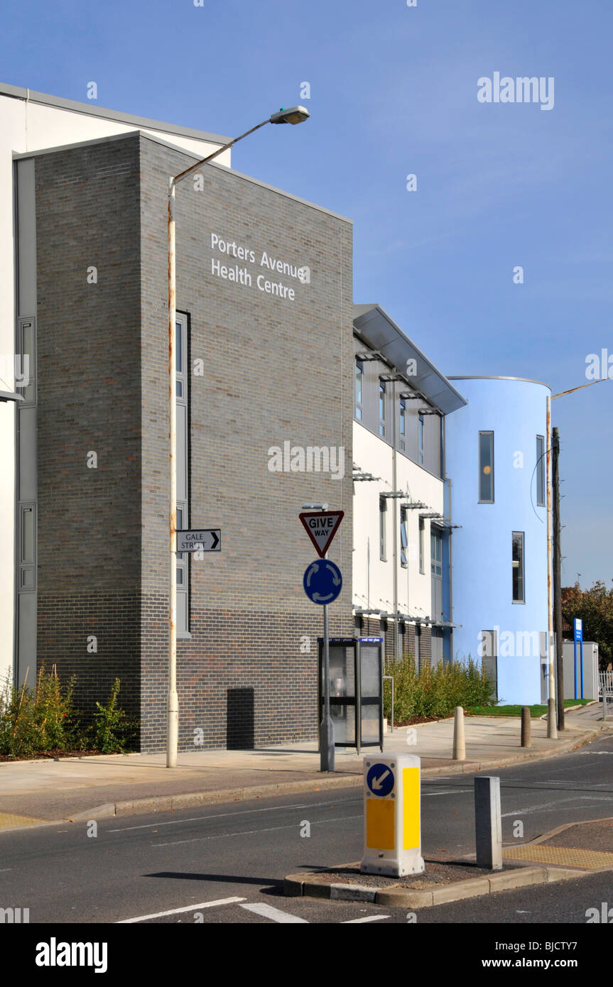 Moderno NHS Porters Avenue Health Center comunità di supporto clinica assistenza sanitaria Su Becontree Housing Estate Barking e Dagenham East London England REGNO UNITO Foto Stock