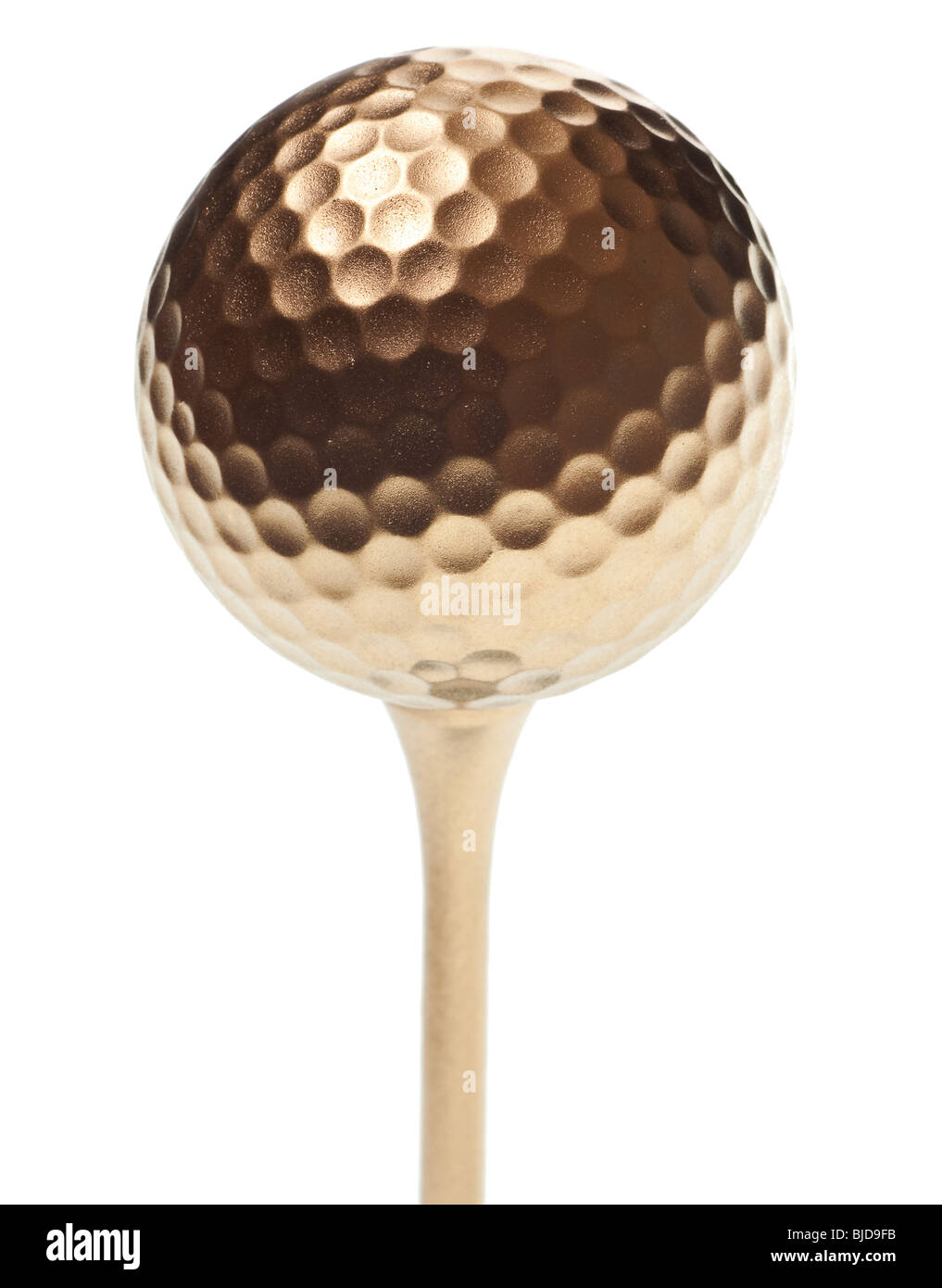 Oro pallina da golf isolato su un puro sfondo bianco Foto Stock