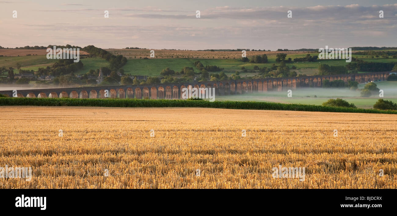 Vista panoramica di Harringworth Welland Valley viadotto Rutland Inghilterra Foto Stock