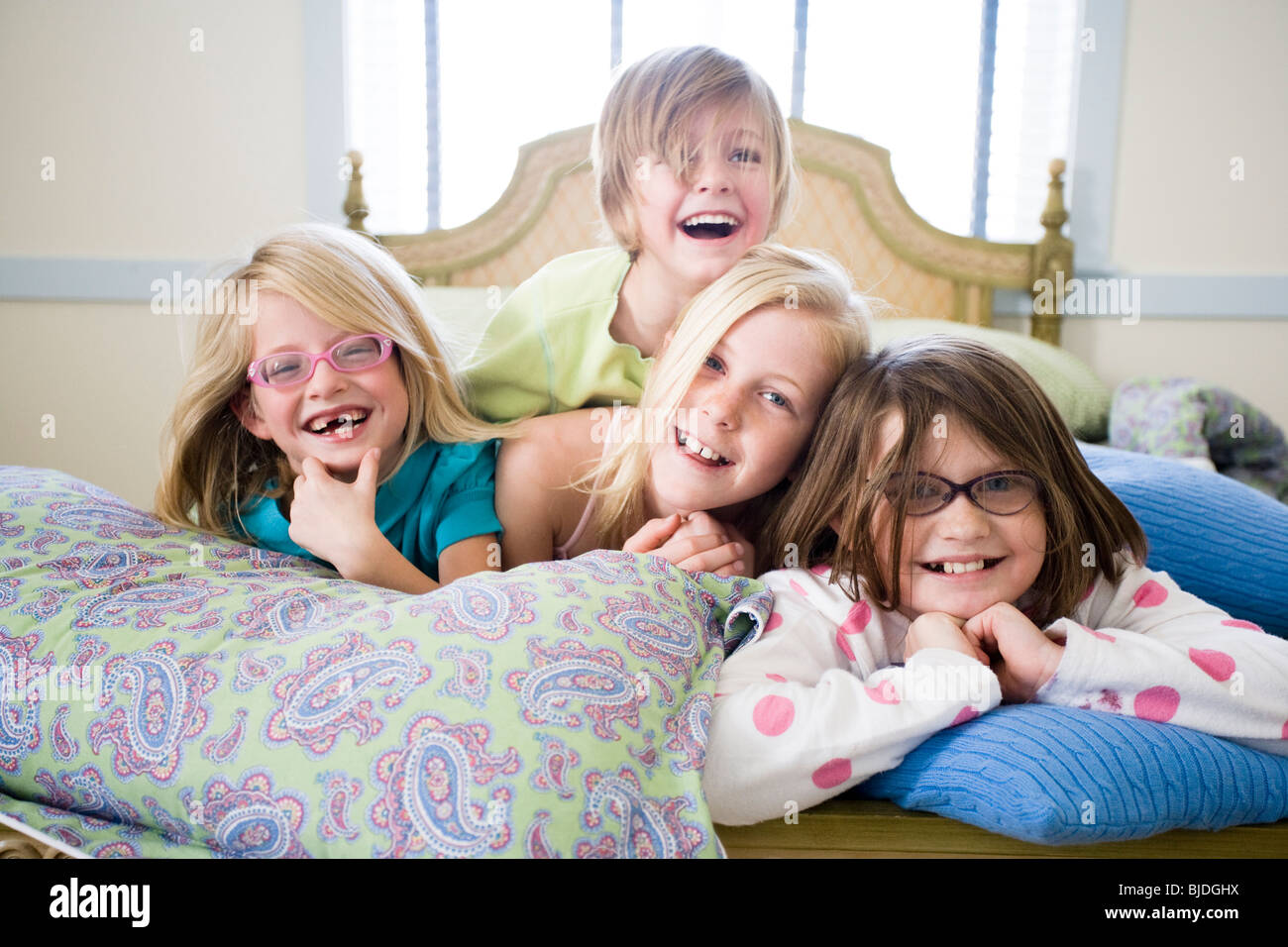 I bambini a sleepover Foto Stock