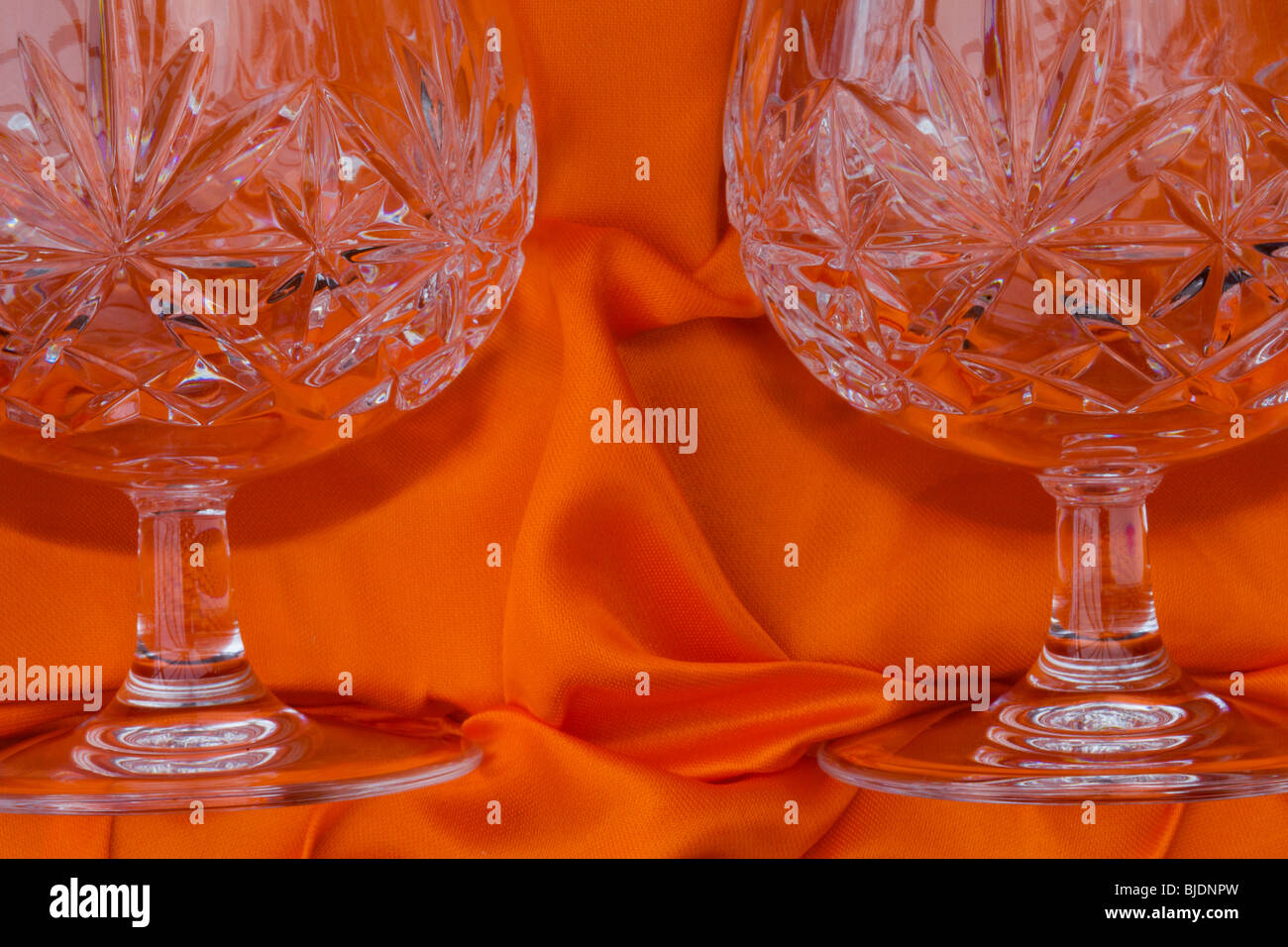 Una coppia di vetro cristallo brandy bicchieri in un caso di presentazione Foto Stock