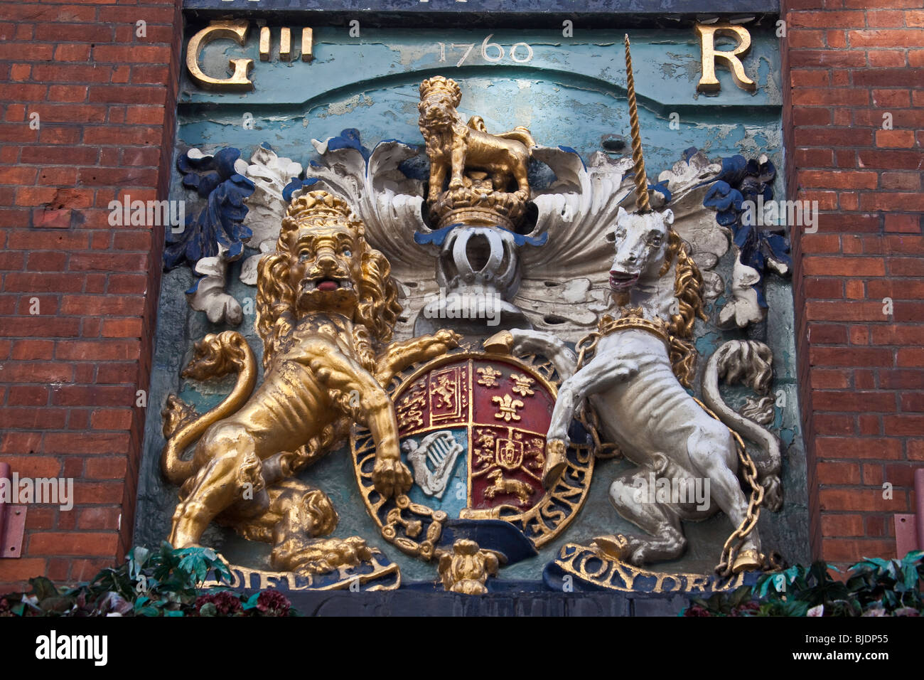 Londra,Southwark ; il re di braccia,Newcomen Street ; stemma reale preso dal vecchio ponte di Londra Foto Stock
