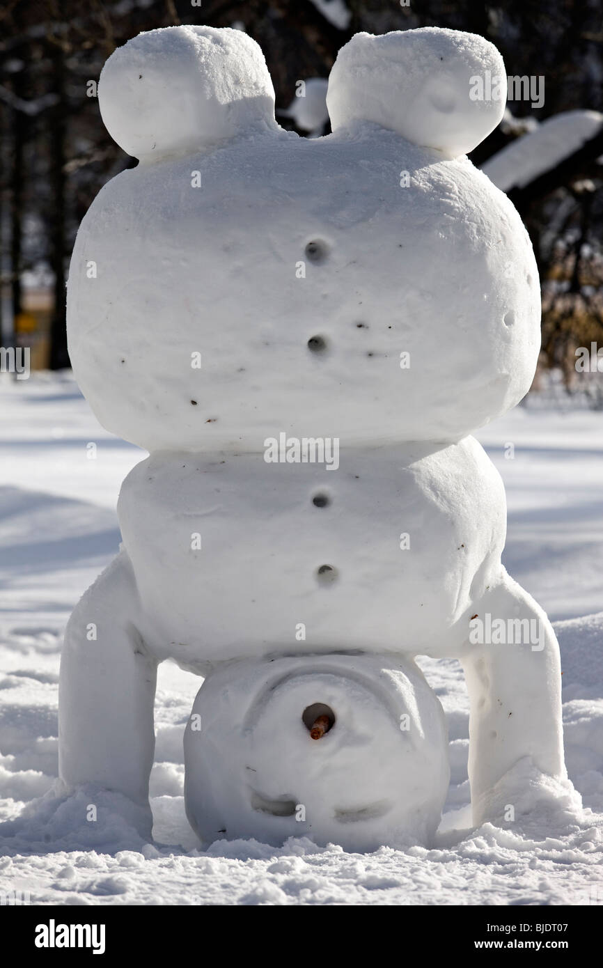 Pupazzo di neve a testa in giù Foto stock - Alamy