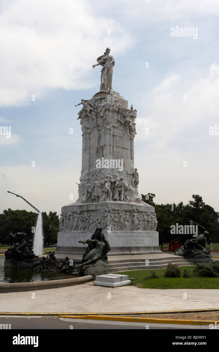 La fontana e la magna carta e quattro regioni argentina monumento statua nella rotonda palermo park Capital Federal Buenos Aires Foto Stock