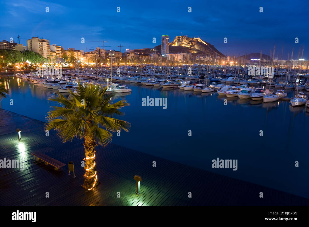 Alicante, Alicante provincia Capitale della Costa Blanca Spagna vista sul porto al castello di Santa Barbara Foto Stock