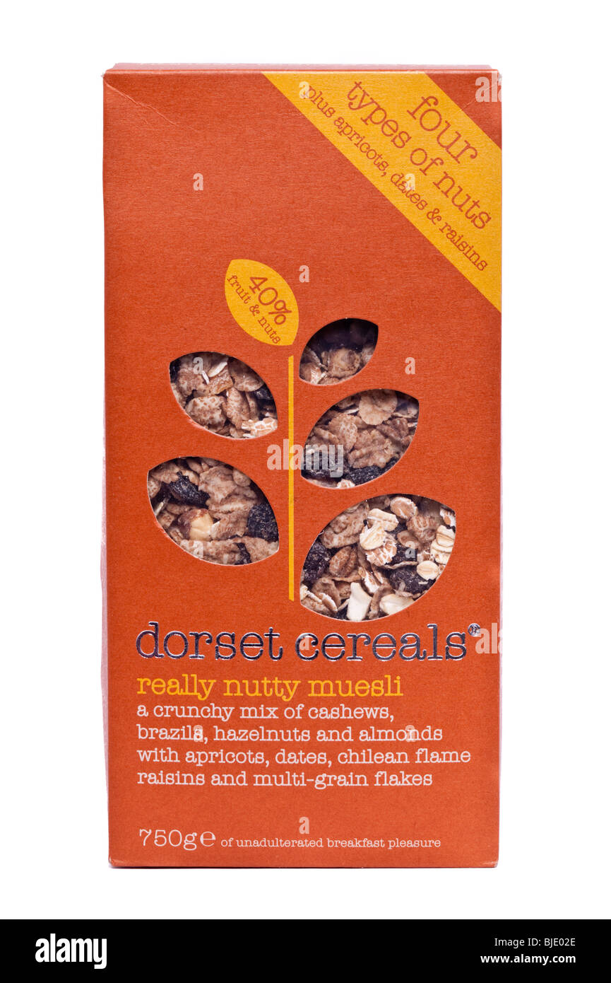 Una scatola di dorset cereali Muesli a base di cereali con 40% di frutta e i dadi su sfondo bianco Foto Stock