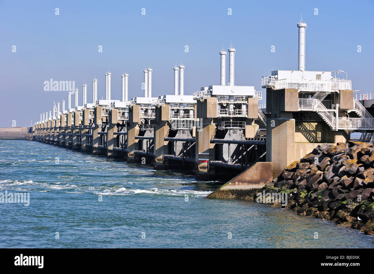 Storm flood barrier / Oosterscheldekering / Schelda orientale mareggiata barriera, parte del Delta lavora nei Paesi Bassi Foto Stock