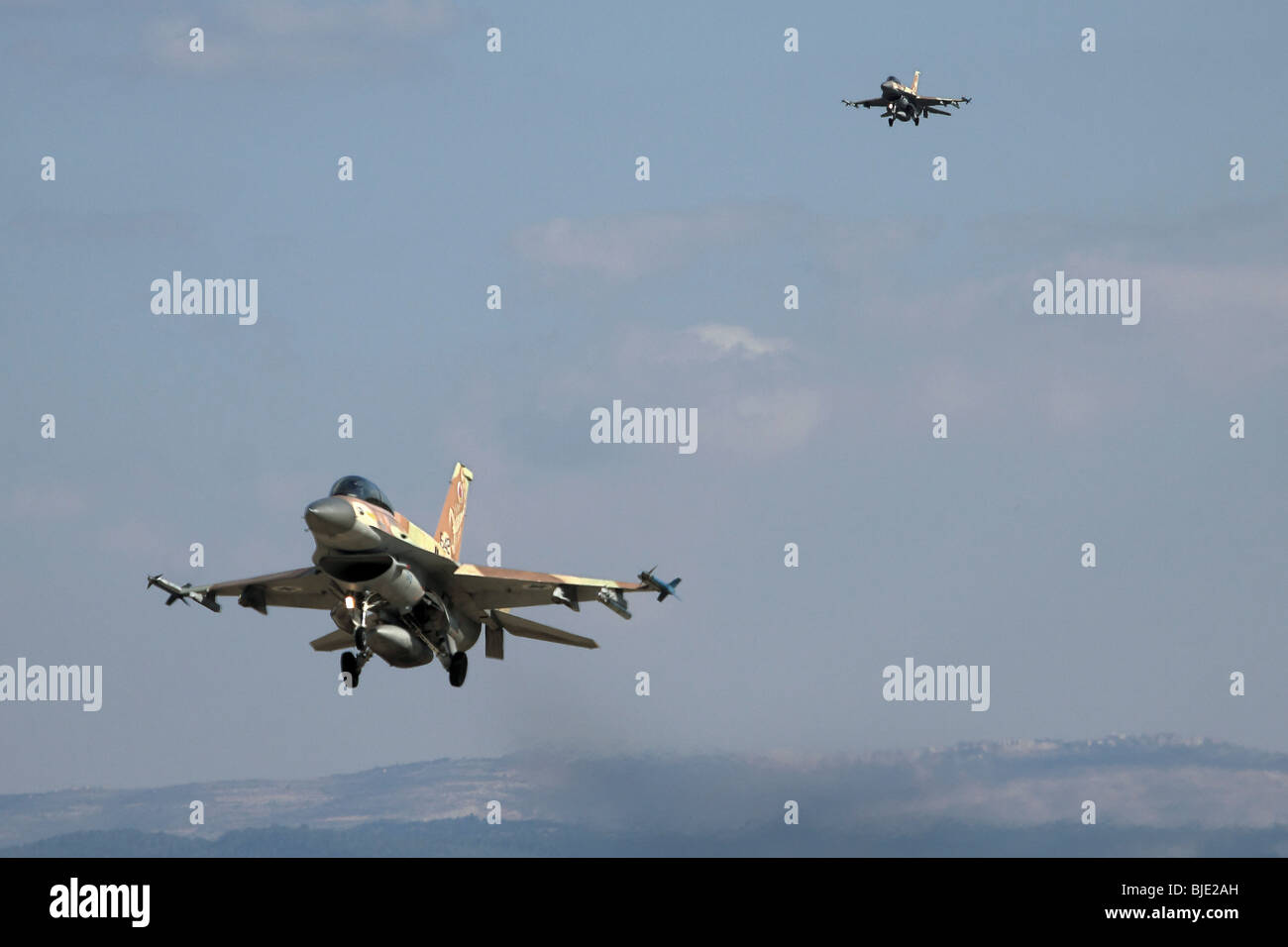 Forza Aerea israeliana (IAF) F-16D Fighter jet in volo Foto Stock