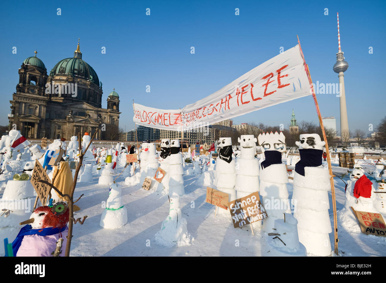 Pupazzo di neve 2010 Demo sulla Schlossplatz, Piazza Castello, Berlino, Germania, Europa Foto Stock