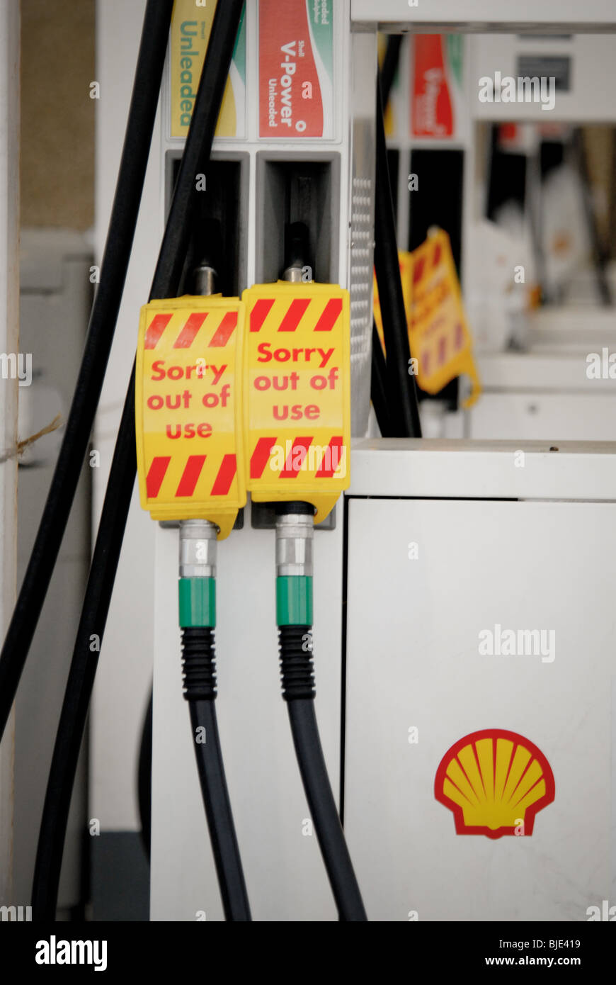 Le pompe di benzina sul piazzale del guscio di una stazione di servizio a Peacehaven, East Sussex che ha esaurito il combustibile. Uno sciopero da hundre Foto Stock