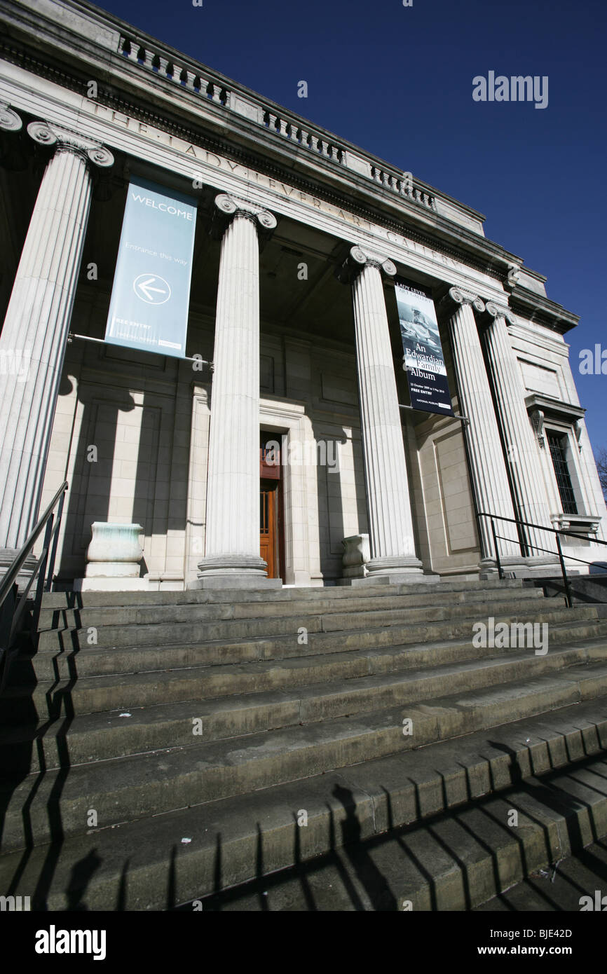 Villaggio di Port Sunlight, Inghilterra. basso angolo di visualizzazione dell'ingresso sud al Lady Lever Art Gallery. Foto Stock