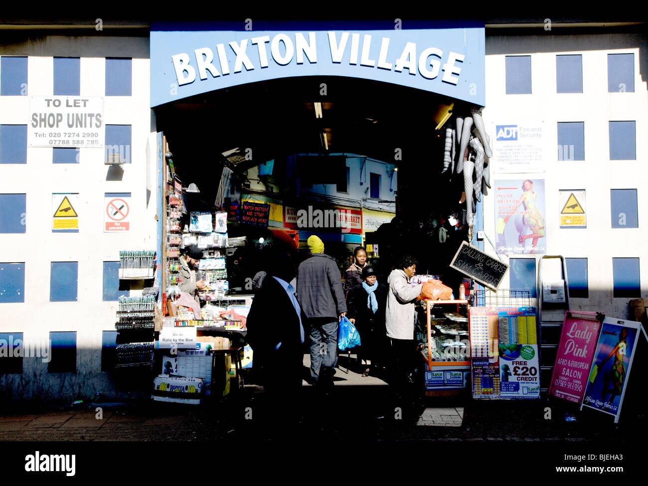 Ingresso al villaggio di Brixton il mercato coperto, Londra Foto Stock