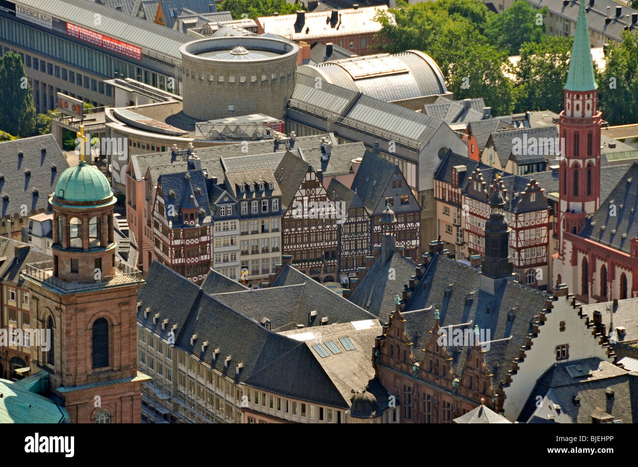 Vista di antichi edifici nella città vecchia di Francoforte sul Meno, Germania, vista in elevazione Foto Stock