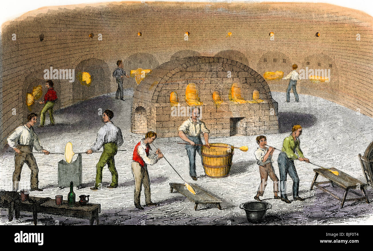 I lavoratori in una corona di fabbrica di vetro, Gran Bretagna, primi 1800s. Colorate a mano la xilografia Foto Stock