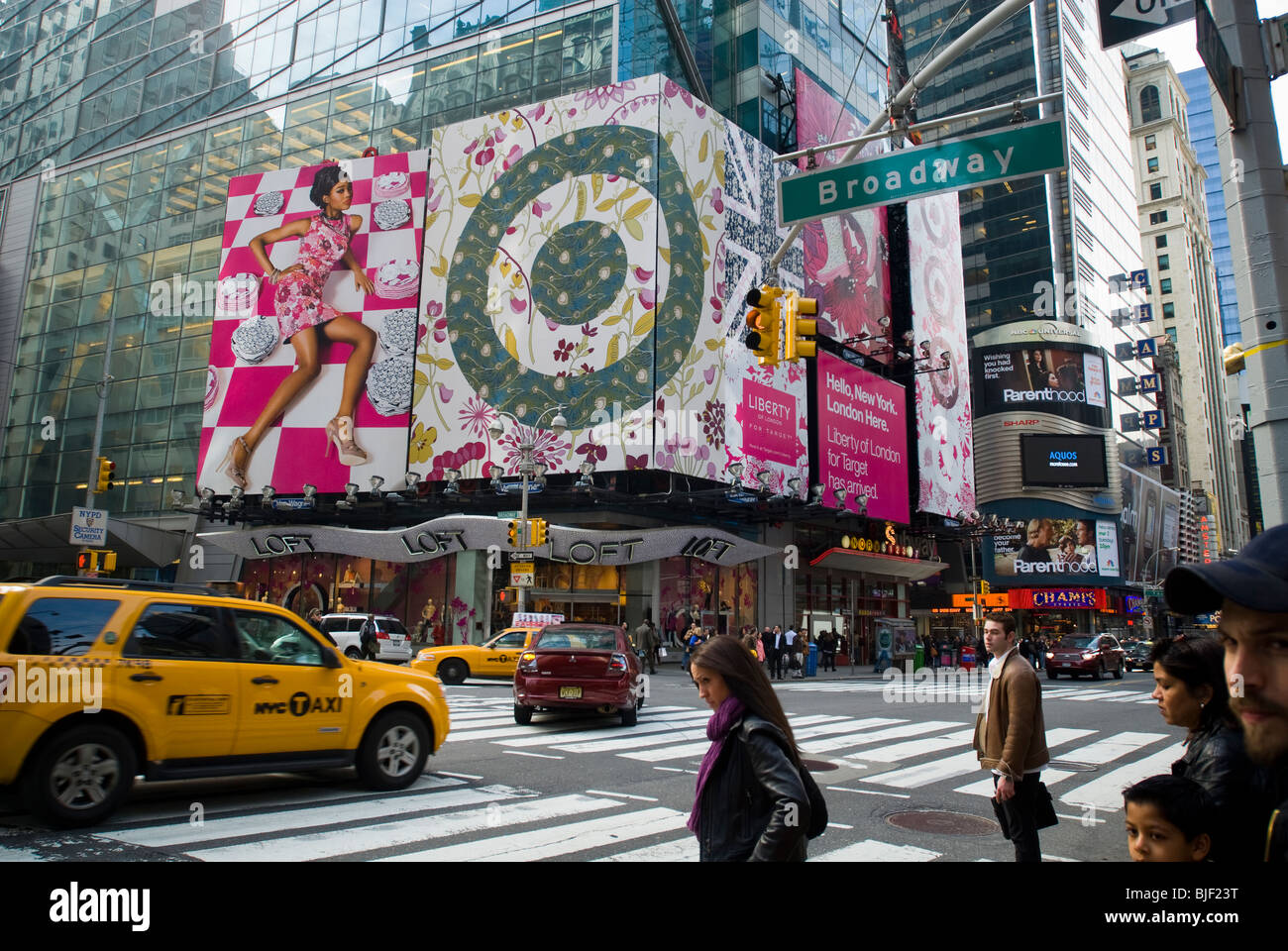 Un cartellone per un target di pop-up store vendita di Liberty of London merchandise in Times Square a New York Foto Stock