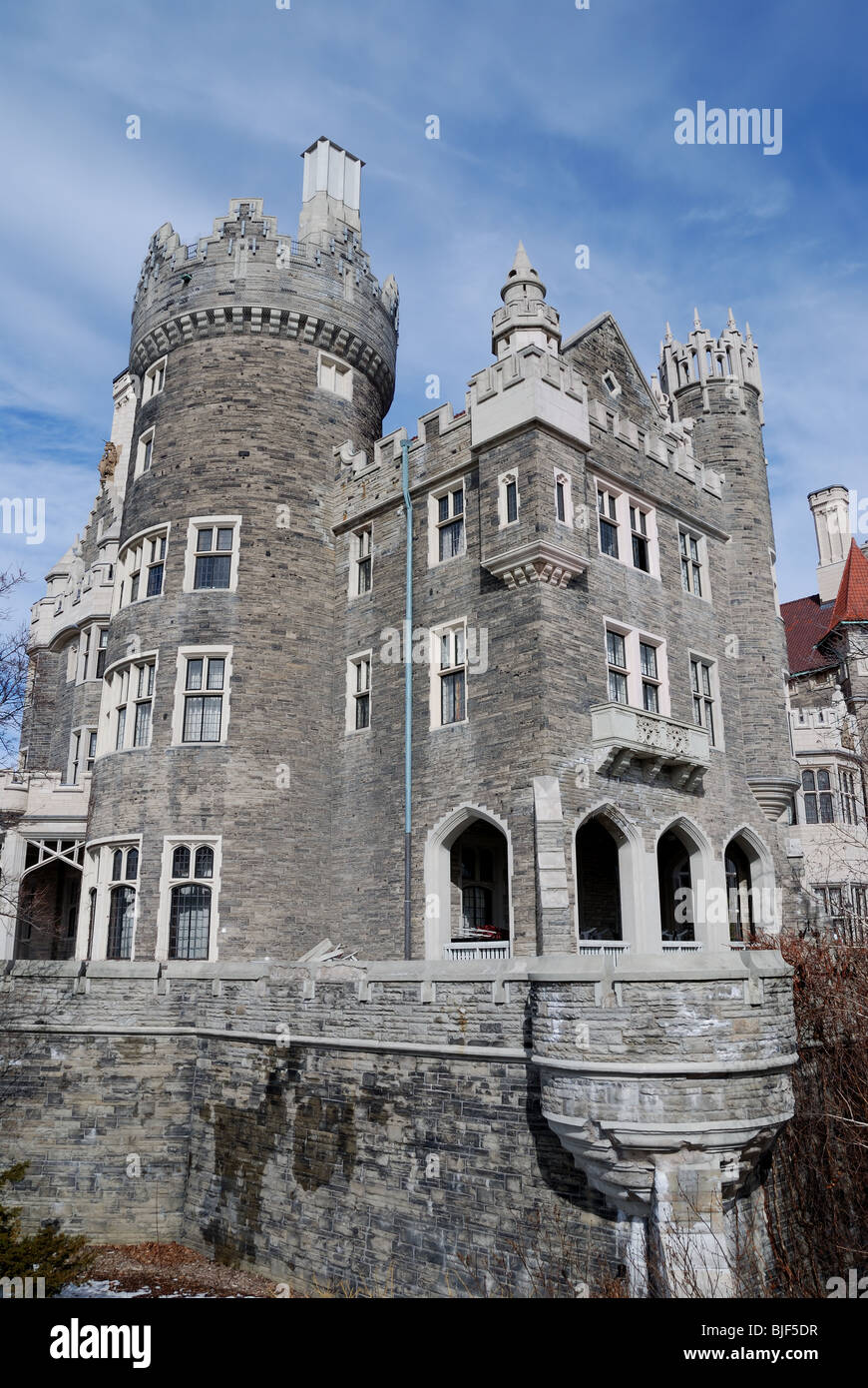 Vista esterna della Casa Loma precedentemente più grandi del Canada residenza privata, ora una popolare destinazione turistica a Toronto in Canada Foto Stock