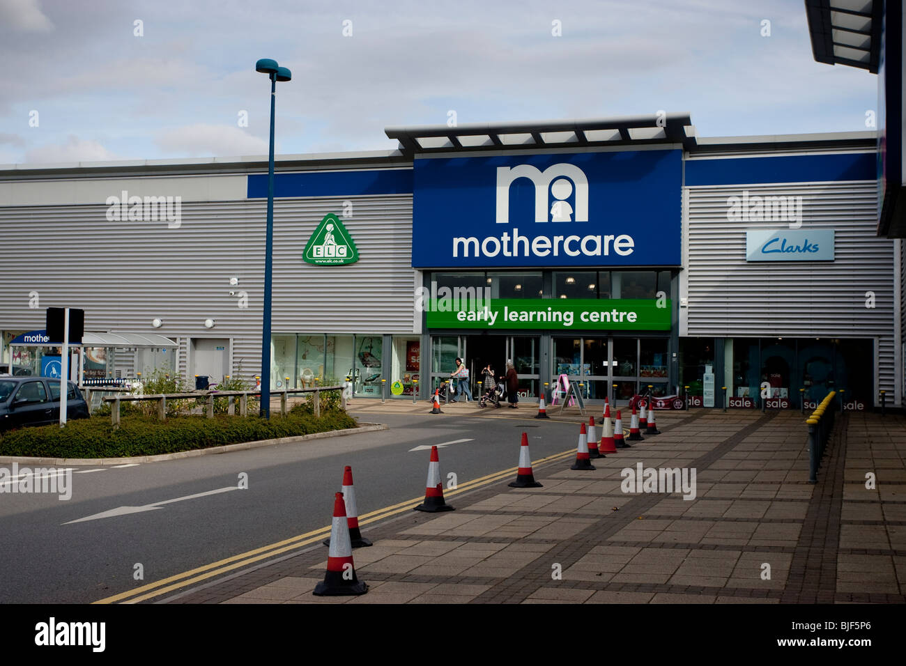 I Mothercare Early Learning Centre L'Aintree Racecourse Retail e Business Park orbita unità Developments-Buisiness Foto Stock
