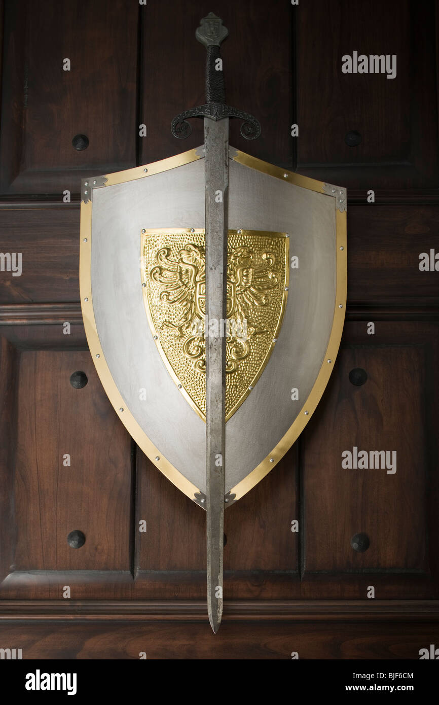 Spada medievale e la protezione Foto Stock