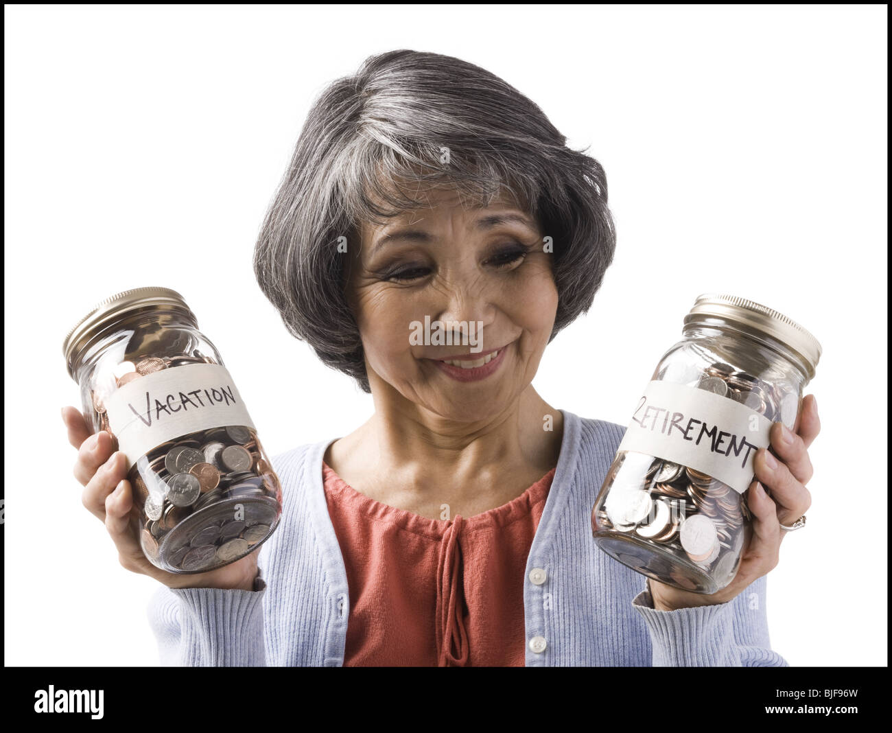 Donna con due vasetti di monete Foto Stock