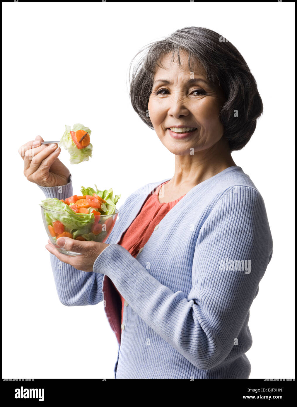 Senior donna insalata mangiare Foto Stock