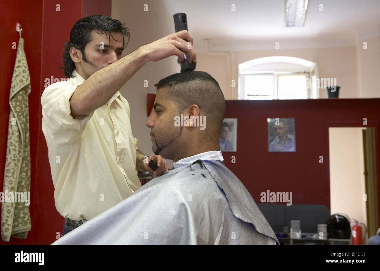 Arabo salone di parrucchiere, Berlino, Germania Foto stock - Alamy