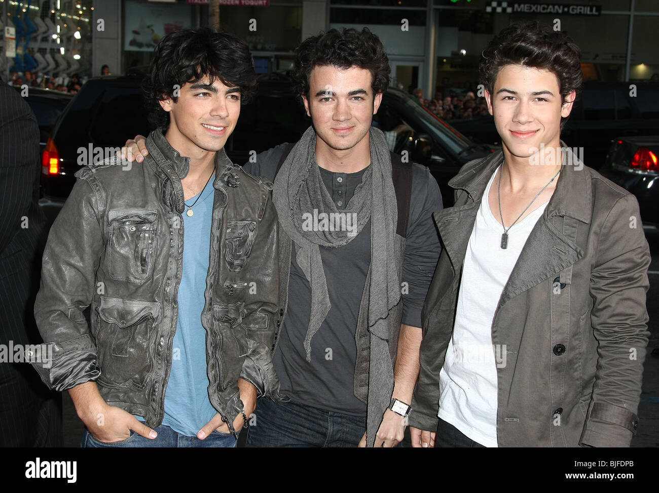 JONAS BROTHERS 17 ritorna a LOS ANGELES PREMIERE HOLLYWOOD Los Angeles CA USA 14 Aprile 2009 Foto Stock