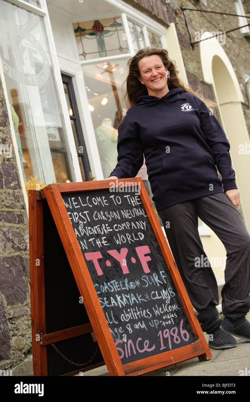 SARAH MIDDLETON, co-fondatore di TYF, il mondo il primo carbonio neutro outdoor Adventure Company, St Davids City, Wales UK Foto Stock