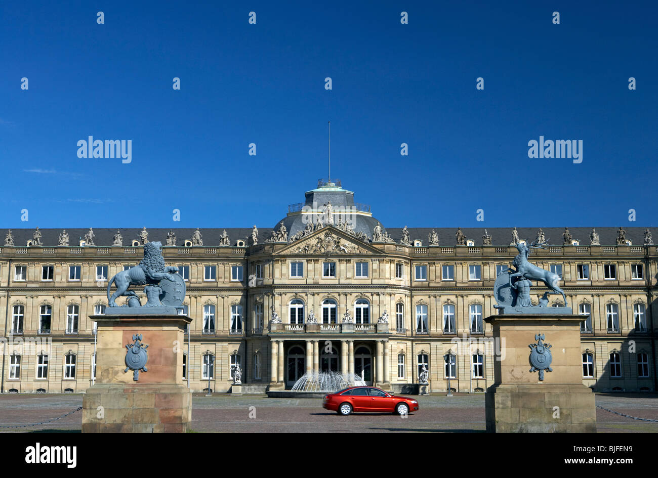 Il nuovo castello di Stoccarda costruito nel 1746 in stile tardo-barocco, Germania Foto Stock