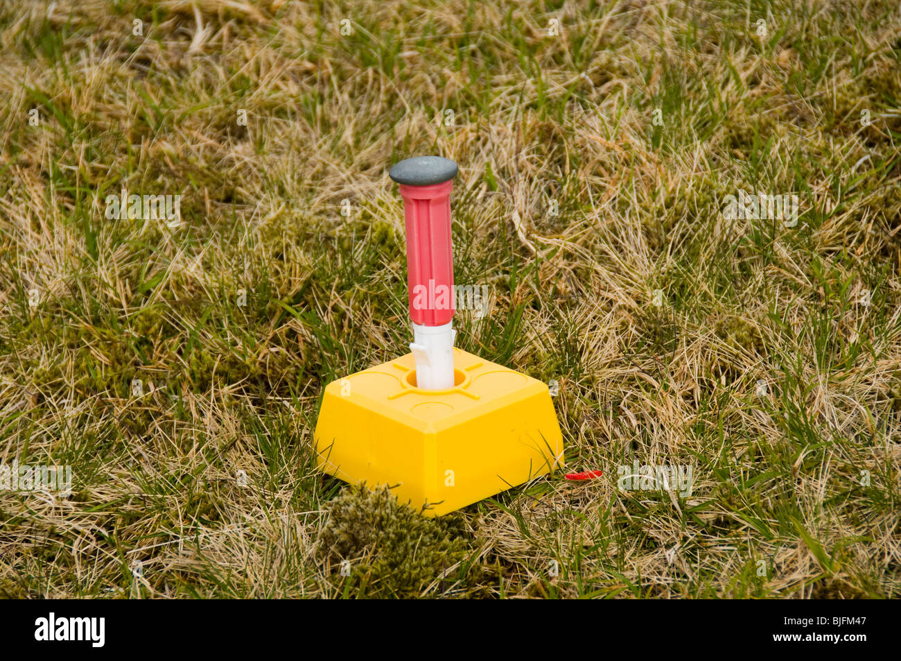 Un geometra, marcatore o un monumento, sul crinale dei monti Sheeffry, County Mayo, Irlanda Foto Stock