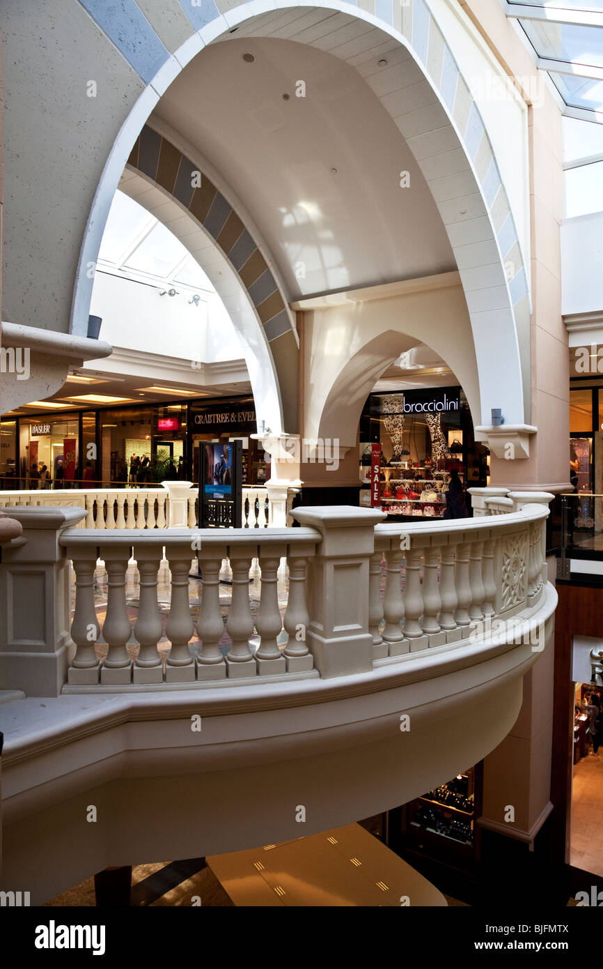 Interno della Emirates Mall, uno dei più grandi centri commerciali in tutto il mondo, a Dubai, Emirati Arabi Uniti, Emirati arabi uniti Foto Stock
