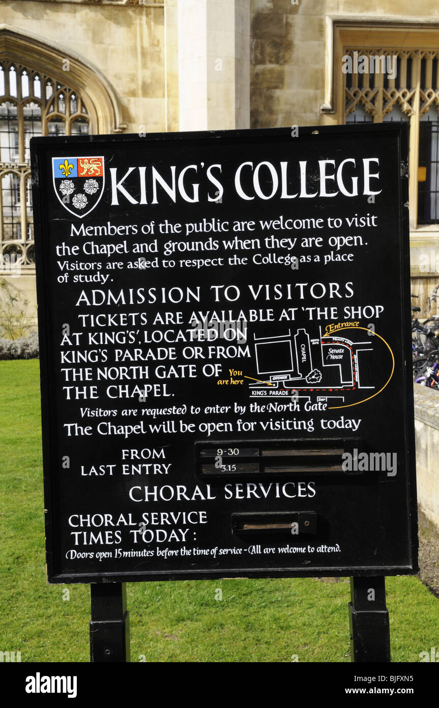 Visitor Information Board al Kings College di Cambridge, in Inghilterra, Regno Unito Foto Stock
