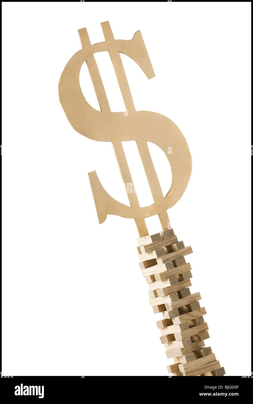 Simbolo del dollaro arroccato su una torre di blocchi Foto Stock