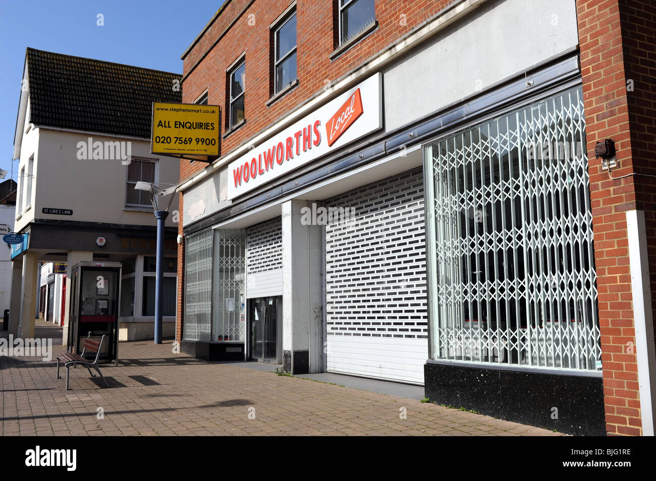 Svuotare magazzino Woolworths in Newhaven High Street East Sussex Regno Unito Foto Stock