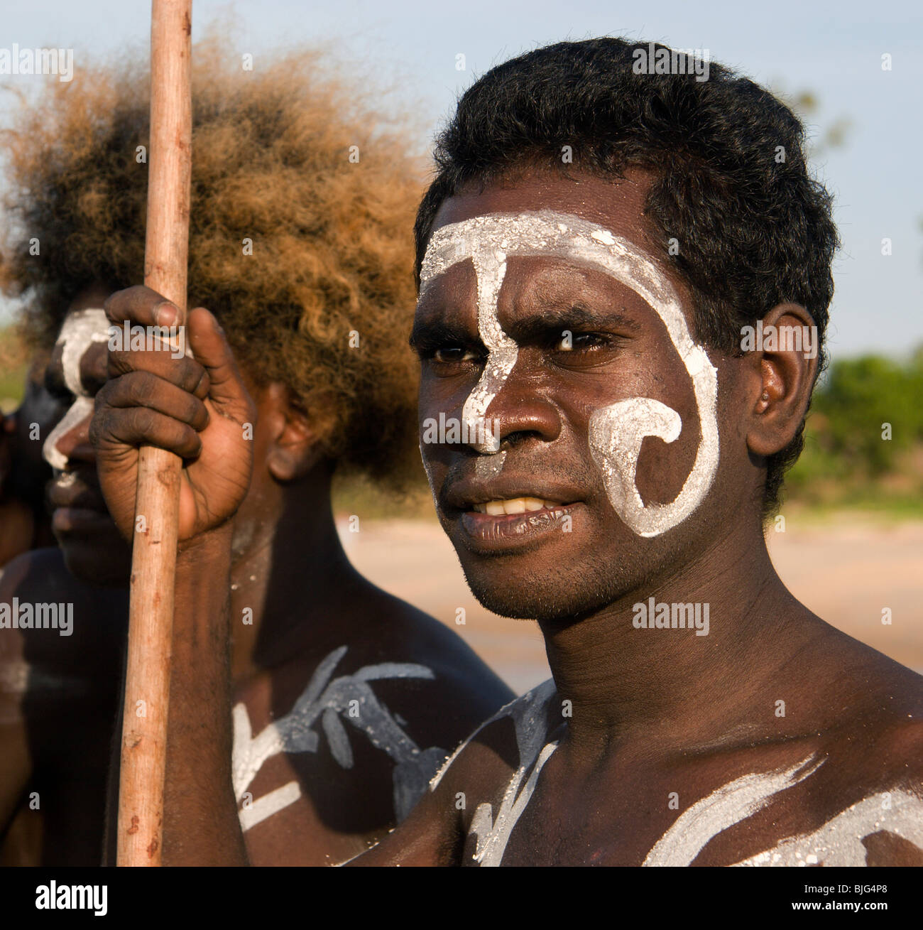 Aborigeno dipinta per David Yurindilli's corroborree a Maningrida ArnhemLand. Foto Stock
