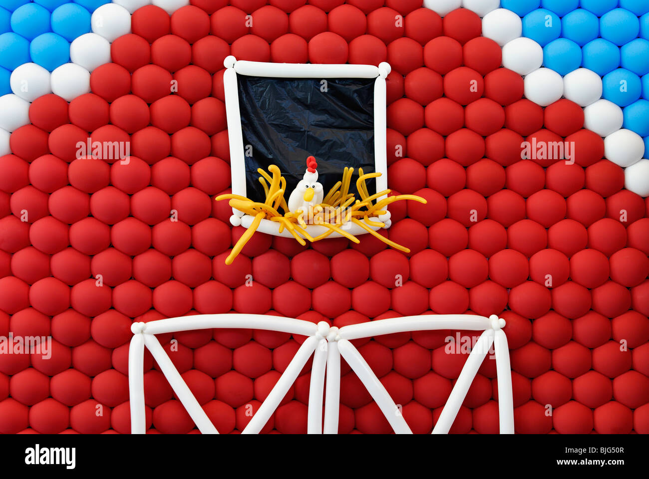 Visualizzazione dei palloncini fabbricati a guardare come un pollo in un fienile al 2009 Kentucky State Fair di Louisville, Kentucky Foto Stock