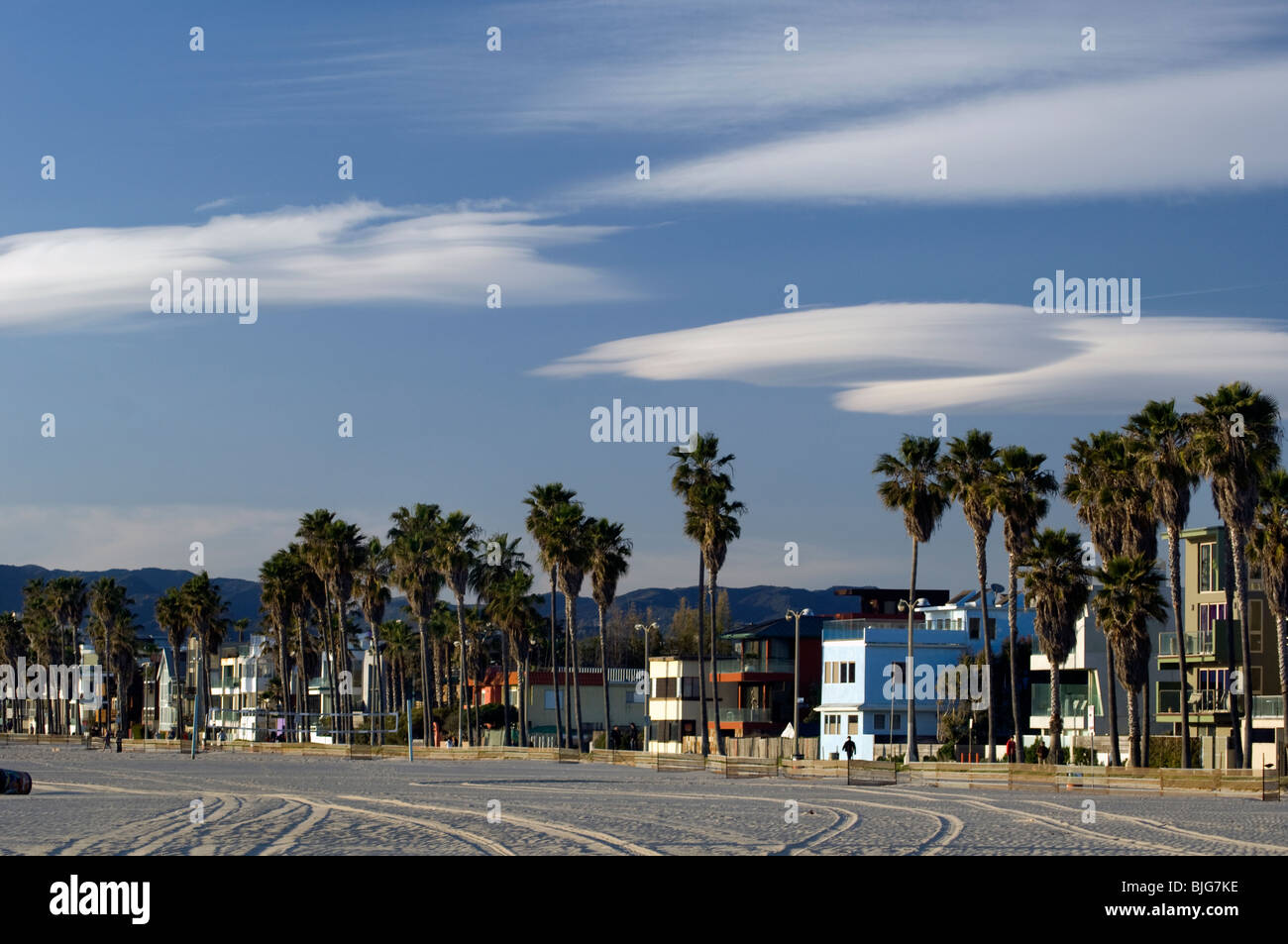 Nuvole lenticolari su Venezia, California Foto Stock