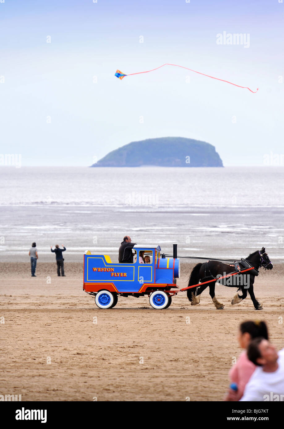 Pony e il carrello scorre a Weston-Super-Mare, Somerset REGNO UNITO Foto Stock