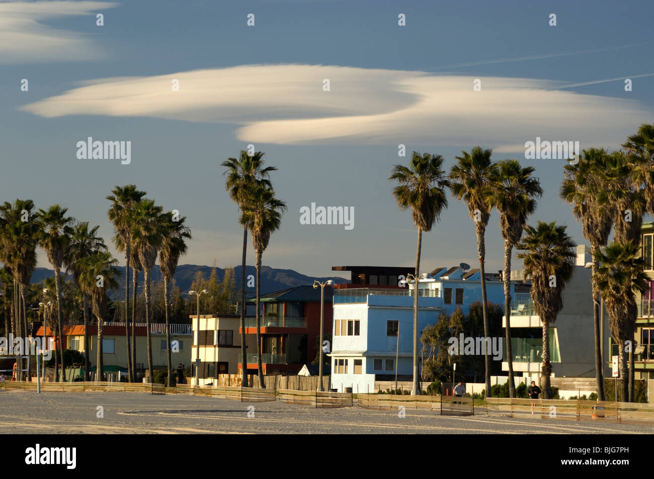 Nuvole lenticolari su Venezia, California Foto Stock