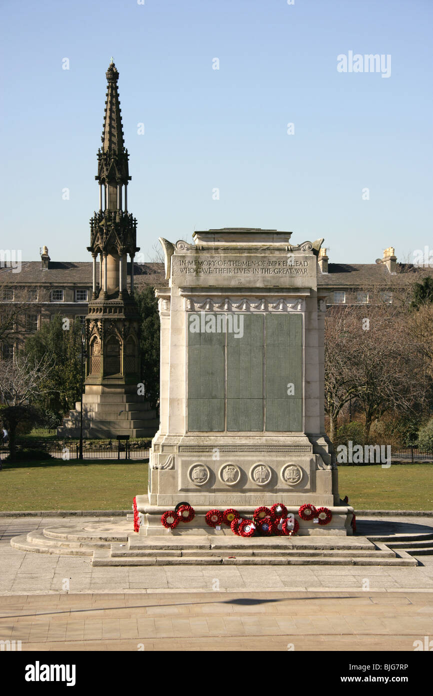 Città di Birkenhead, Inghilterra. Il George Herbert Tyson Smith progettato war memorial a Hamilton Square. Foto Stock