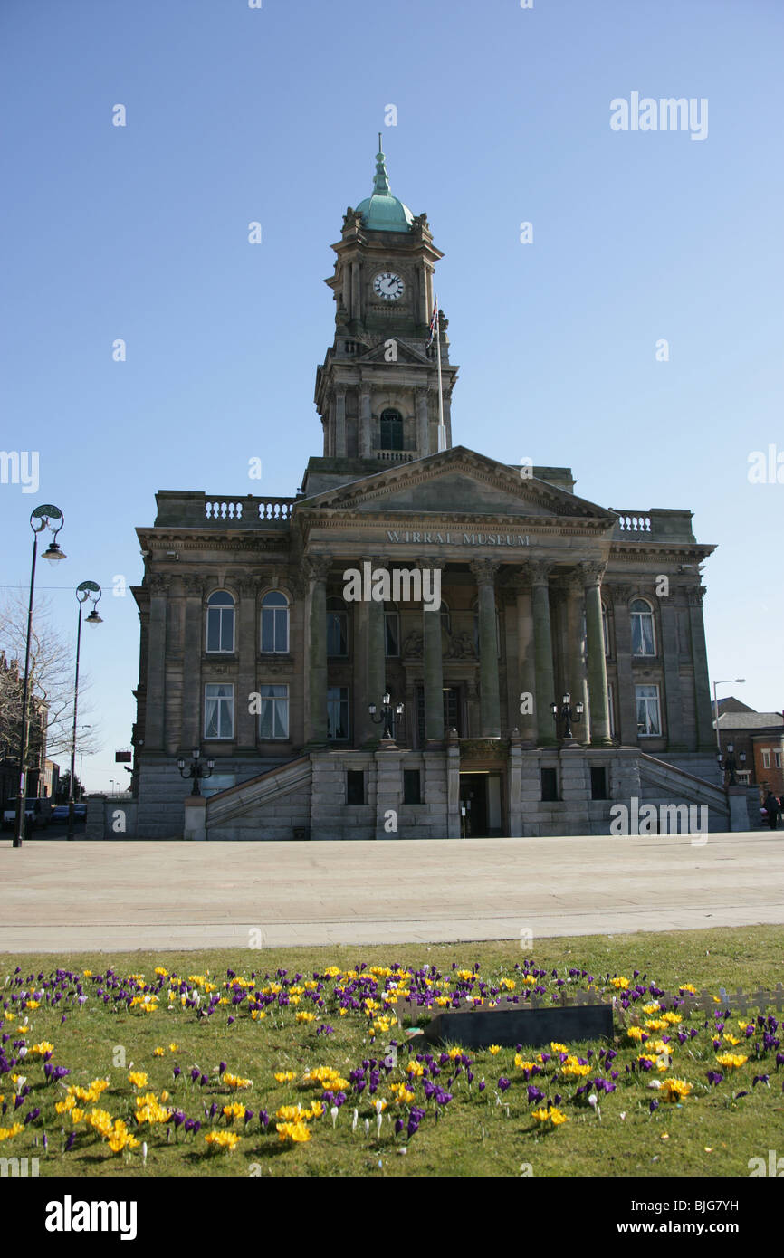 Città di Birkenhead, Inghilterra. L'ex Birkenhead Town Hall a Hamilton Square è ora la sede del Wirral Museum. Foto Stock