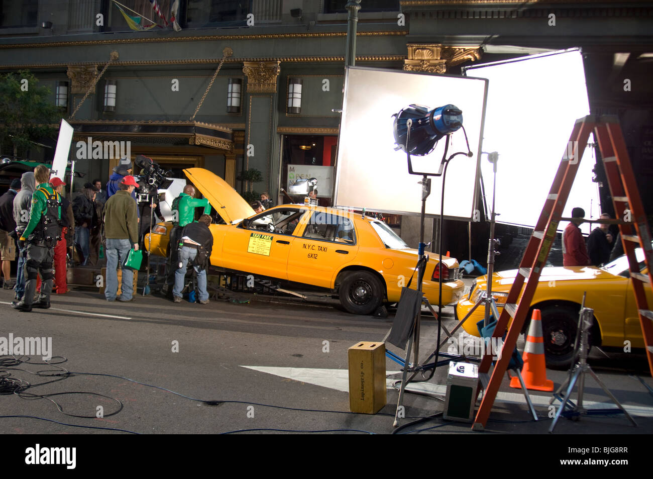 L'equipaggio della produzione cinematografica lavora nelle strade del centro di os Angeles, California Foto Stock