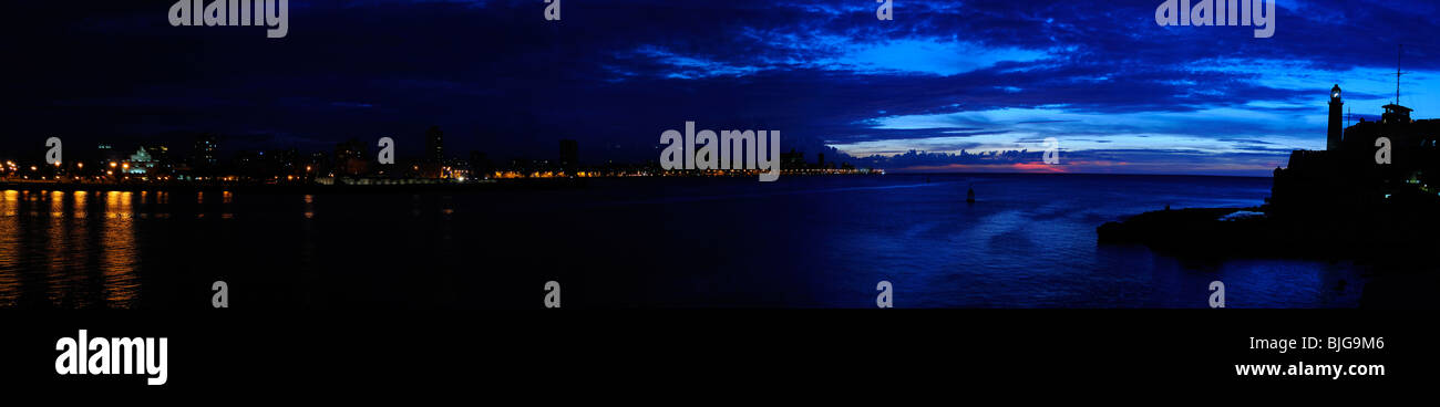 Vista panoramica di El 'Morro' faro e havana bay al crepuscolo Foto Stock