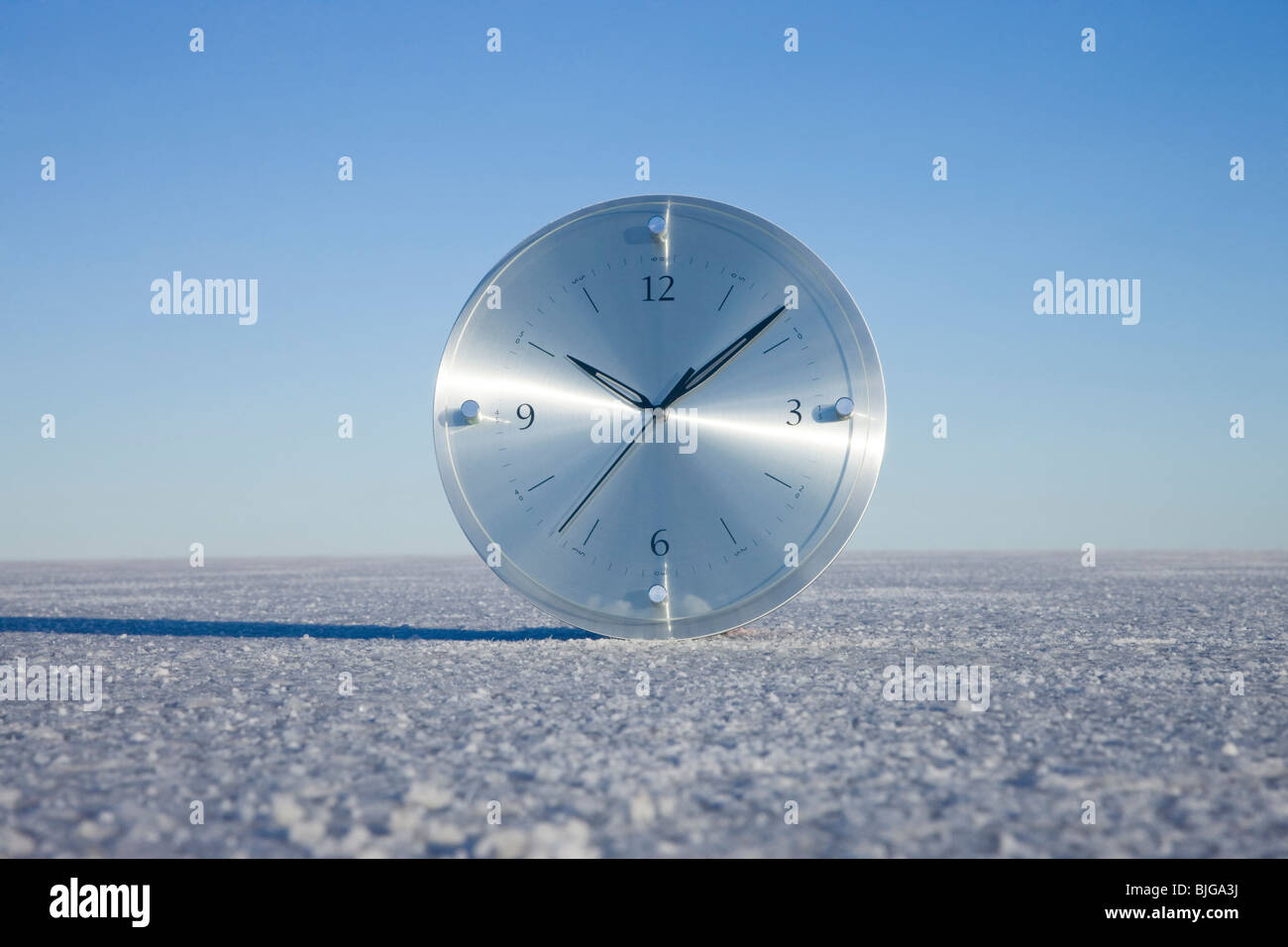 Orologio nel bel mezzo del nulla Foto Stock